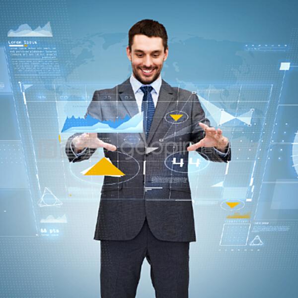 微笑的商人 虛擬屏幕如何重塑商業、技術與交流理念